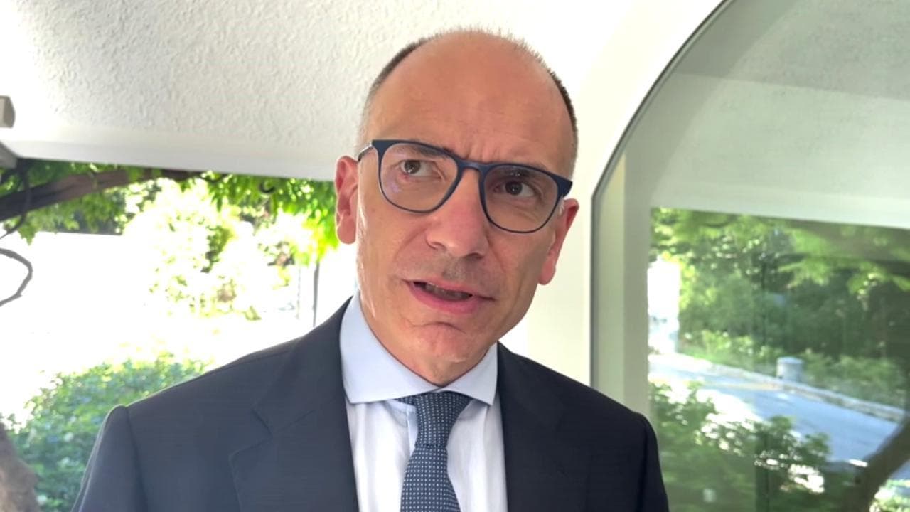 Governo, Letta: "Credo sia interesse di tutti che Draghi prosegua, crisi va portata in Parlamento"