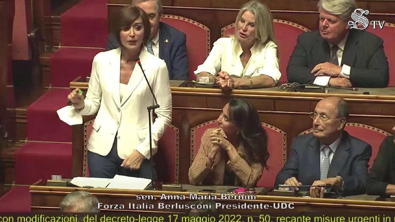 Bernini (FI) ai ministri M5s: "Dimettetevi e fatevi accompagnare per un'ultima volta dalle auto blu
