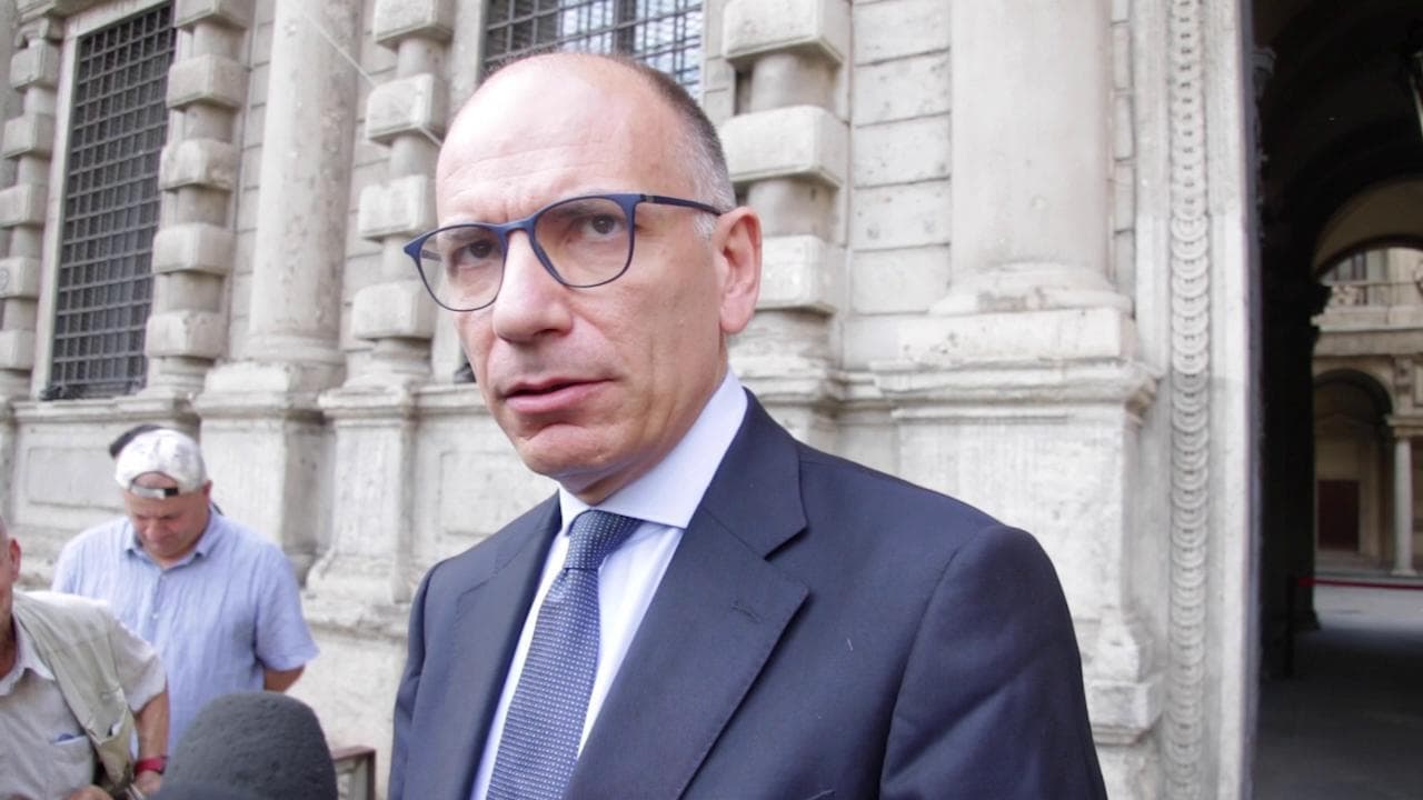 Governo, Letta: "Se qualcuno si sfila noi pronti al voto. Maggioranza senza 5 Stelle improbabile"
