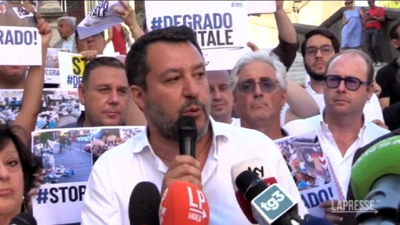 Roma, Salvini: "Ormai l'animale domestico dei romani è il cinghiale, non più cane o gatto"
