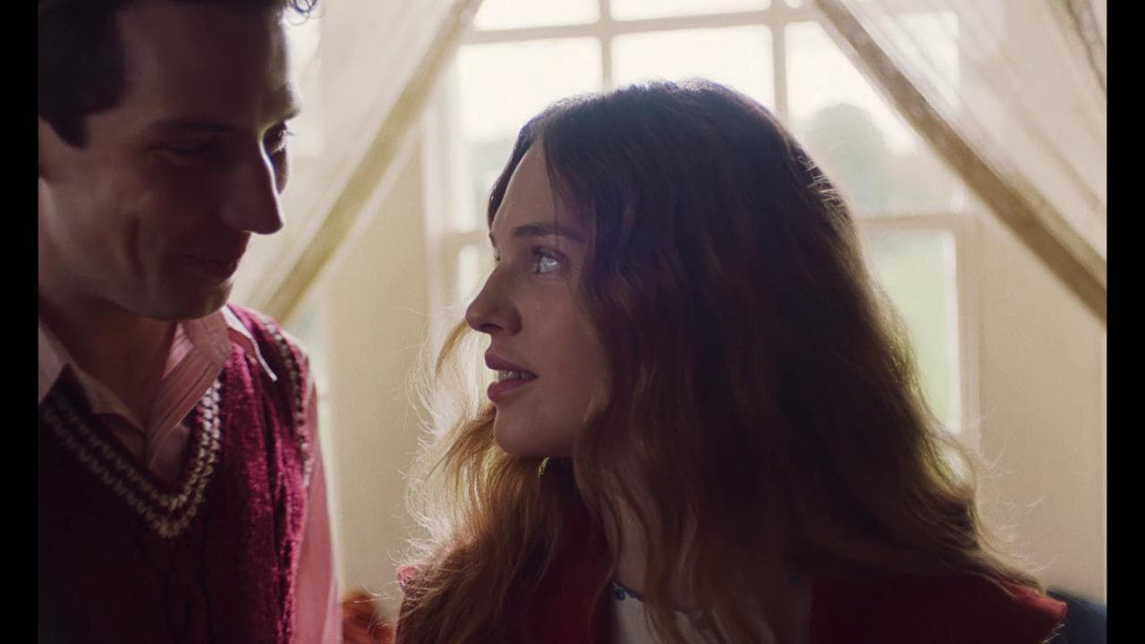 Secret love, Josh O' Connor e Odessa Young in un amore proibito