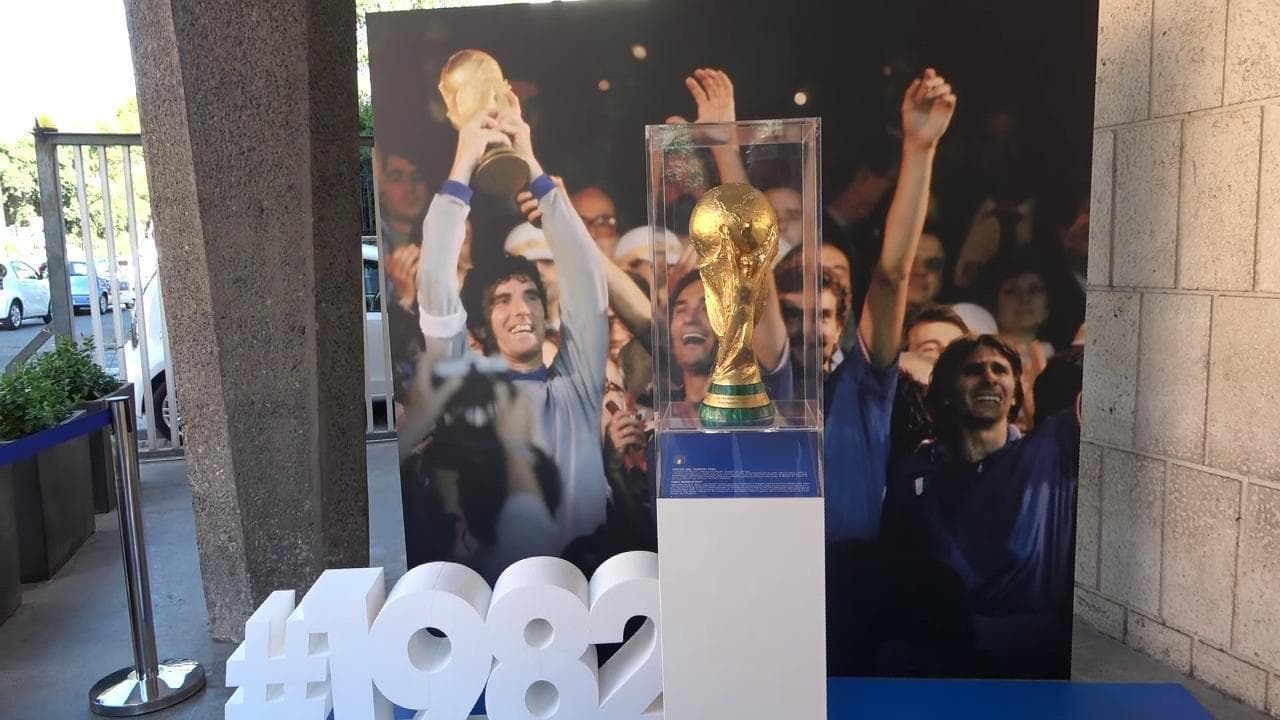 Mondiali 1982, l'omaggio dei tifosi alla Coppa esposta in FIGC: "Cabrini..Tardelli, che emozioni..."