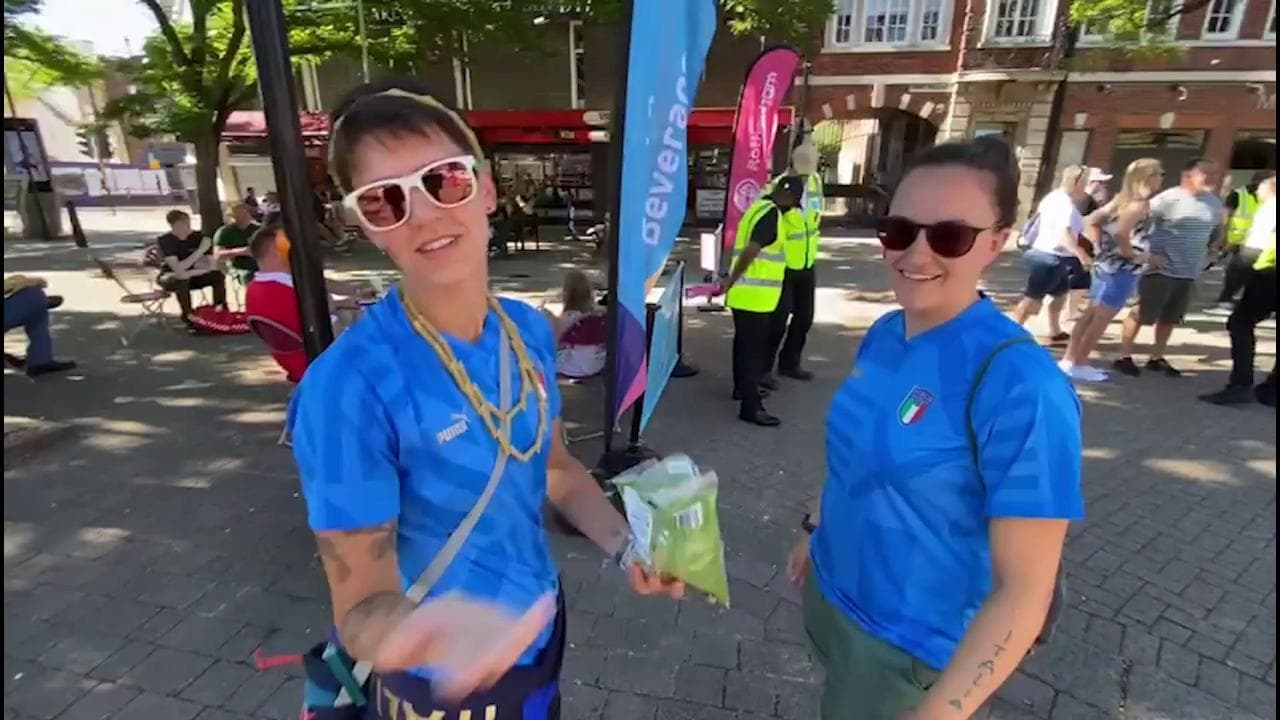 Europei femminili di calcio, Italia-Francia: nella fan zone di Rotherham in attesa del match