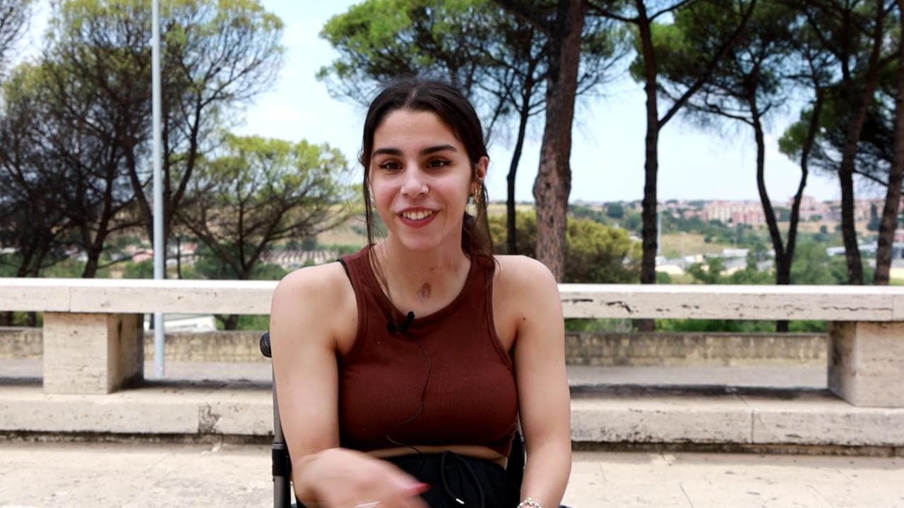 La storia di Domiziana, influencer e disabile: "Sui social per ricordare a tutti che esistiamo"