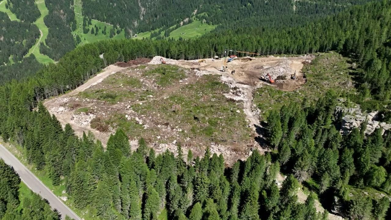 Trento, bosco abbattuto per creare un bacino d'acqua: servirà per le piste da sci