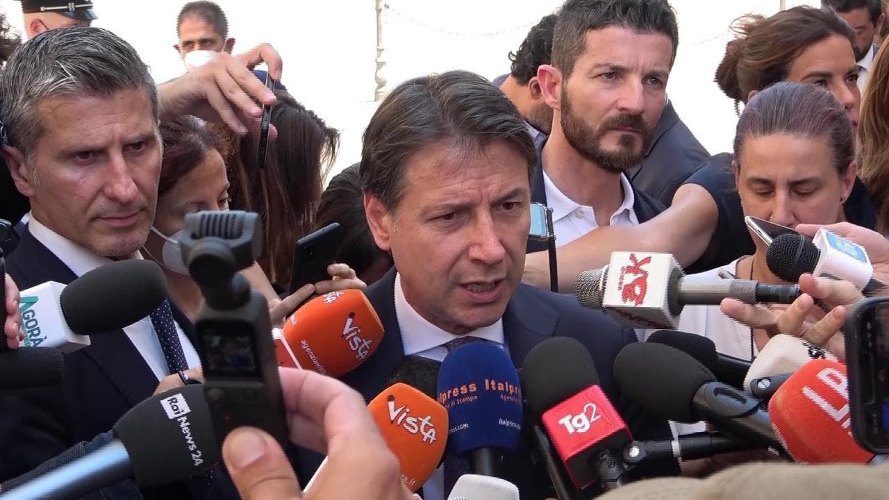 Conte: "Restiamo al Governo ma chiediamo discontinuità. Draghi? Ha preso tempo"