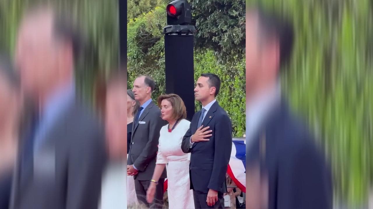 M5s, Di Maio e la svolta filo-Usa: mano sul cuore durante la sfilata dei marines