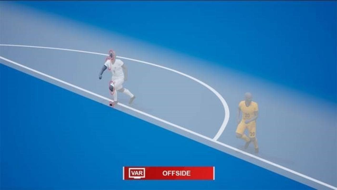 Calcio, ai Mondiali fuorigioco infallibile grazie al chip nel pallone. Collina: "Mai arbitri robot"