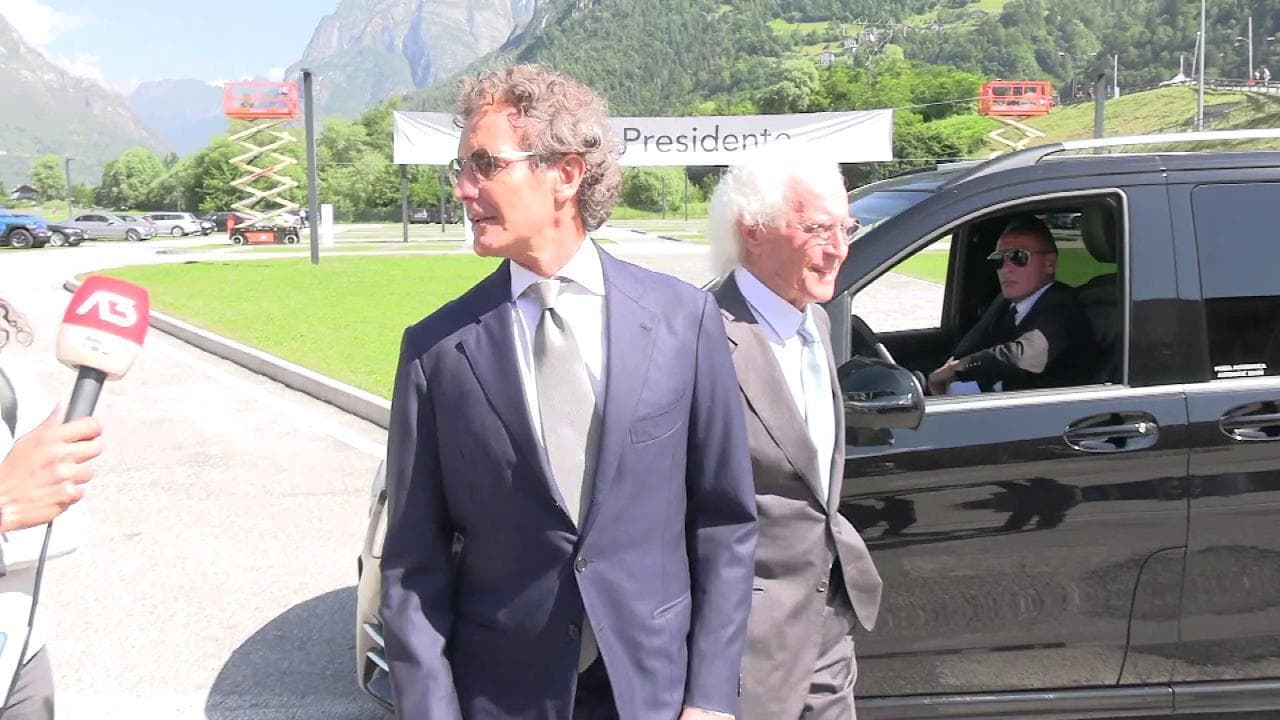 Funerale Del Vecchio, i Benetton omaggiano il fondatore di Luxottica: "Ha saputo dare una svolta"