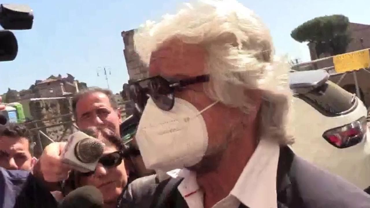 M5s, Grillo: "Doppio mandato è una regola". Ma non risponde sul Governo