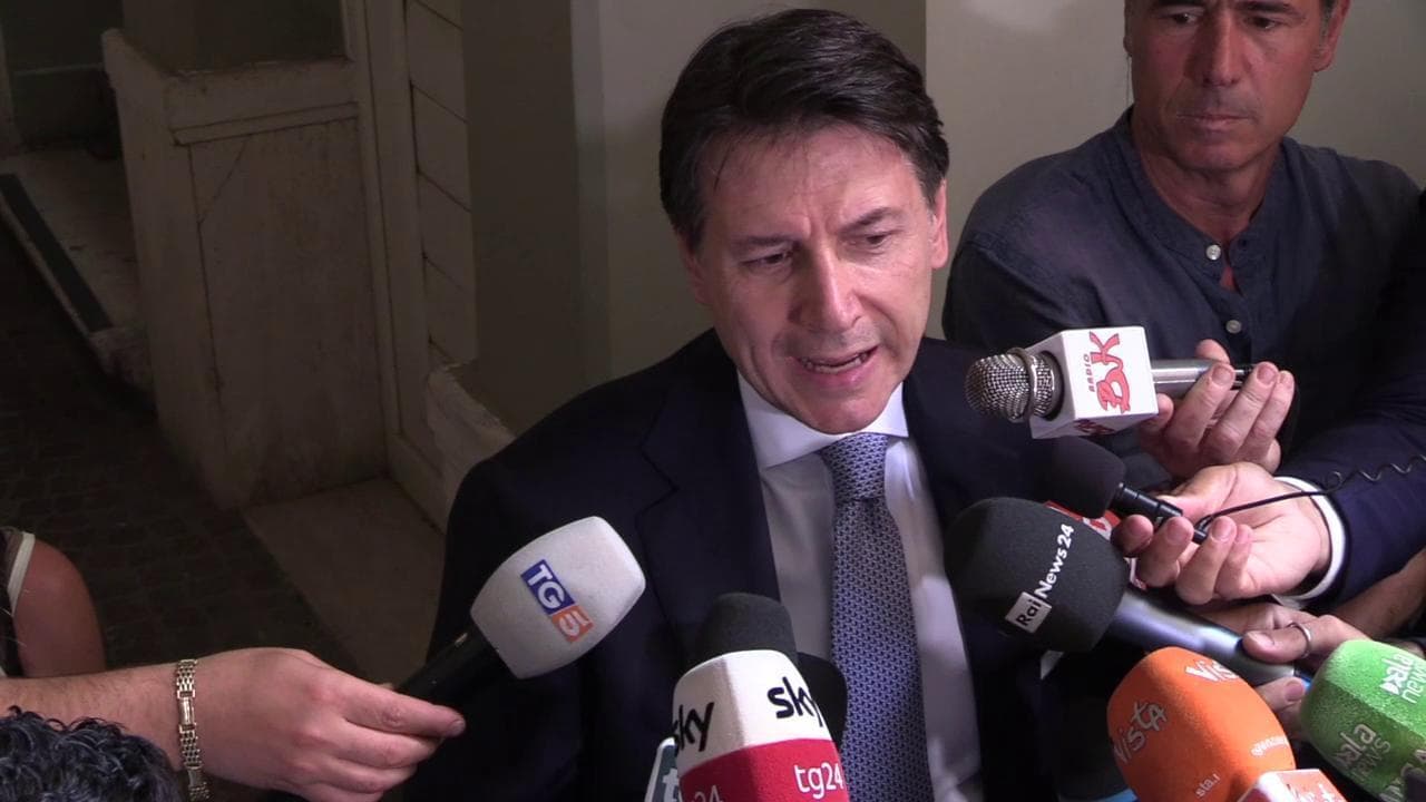 Conte contro Draghi: "Grave che un premier tecnico si intrometta nella vita dei partiti"