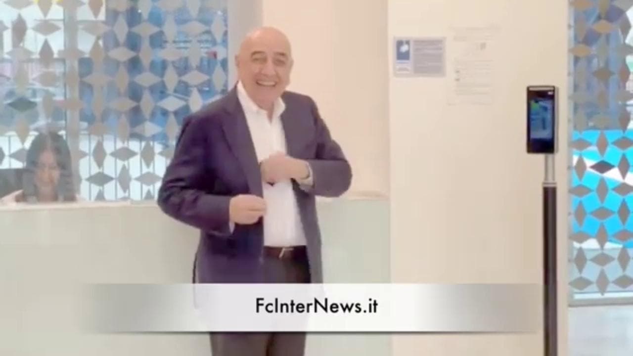 Monza, Galliani arriva nelle sede dell'Inter: "Non mi fanno entrare perché sono milanista"