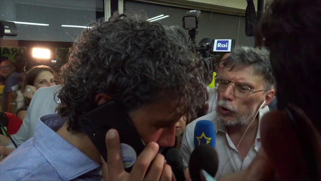 Comunali Verona, Tommasi interrompe l'intervista: "Scusate, è mio papà al telefono"