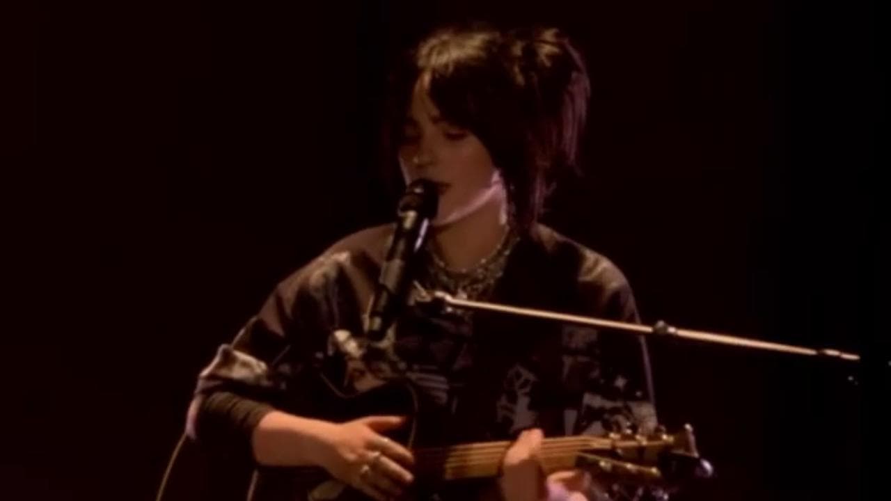 Usa, Billie Eilish contro lo stop della Corte Suprema all'aborto: "È un giorno davvero buio"