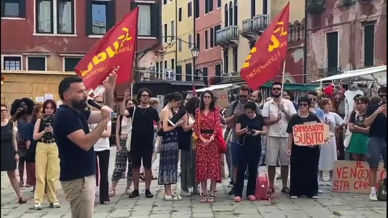 Caso Cloe Bianco, Zan in piazza con gli studenti: "Donazzan vergogna, Zaia la faccia dimettere"