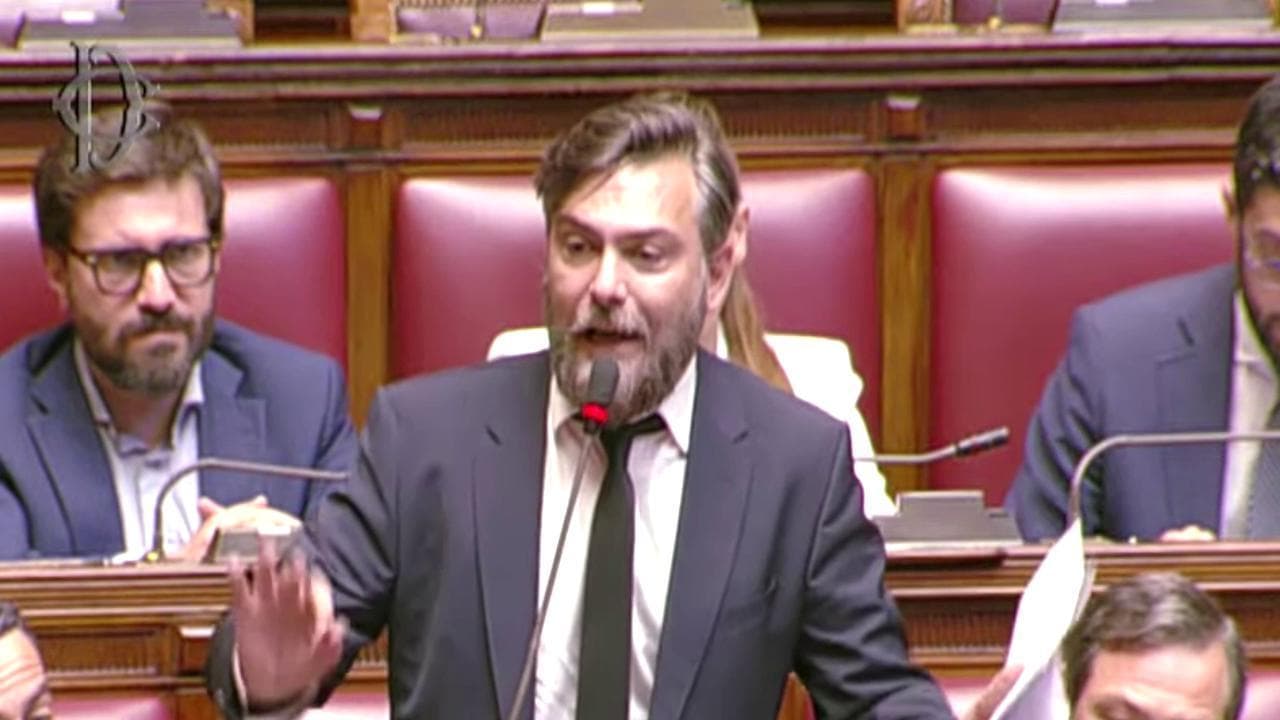 La frecciata di Ricciardi a Di Maio: "Qualcuno parla di stabilità pensando alla propria posizione"
