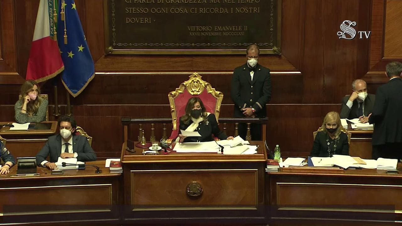Ucraina, passa la risoluzione di maggioranza e qualcuno grida: "Vergogna!"