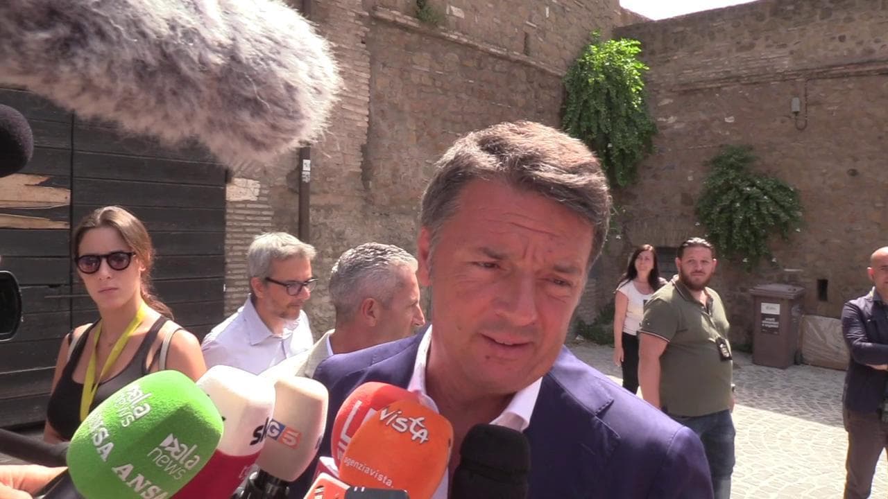 M5S, Renzi: "Discussione ridicola, è una guerra per le prossime poltrone. Sono finiti"