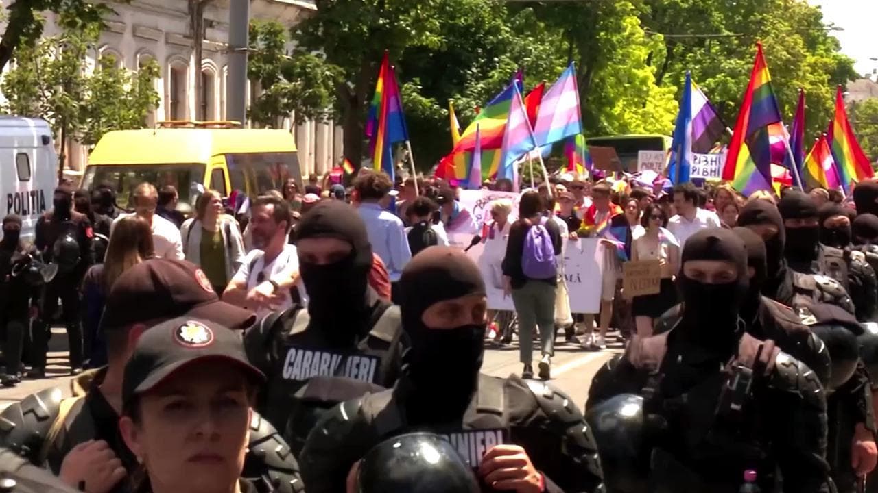 Moldavia, la polizia scorta il Pride per evitare scontri con la comunità religiosa