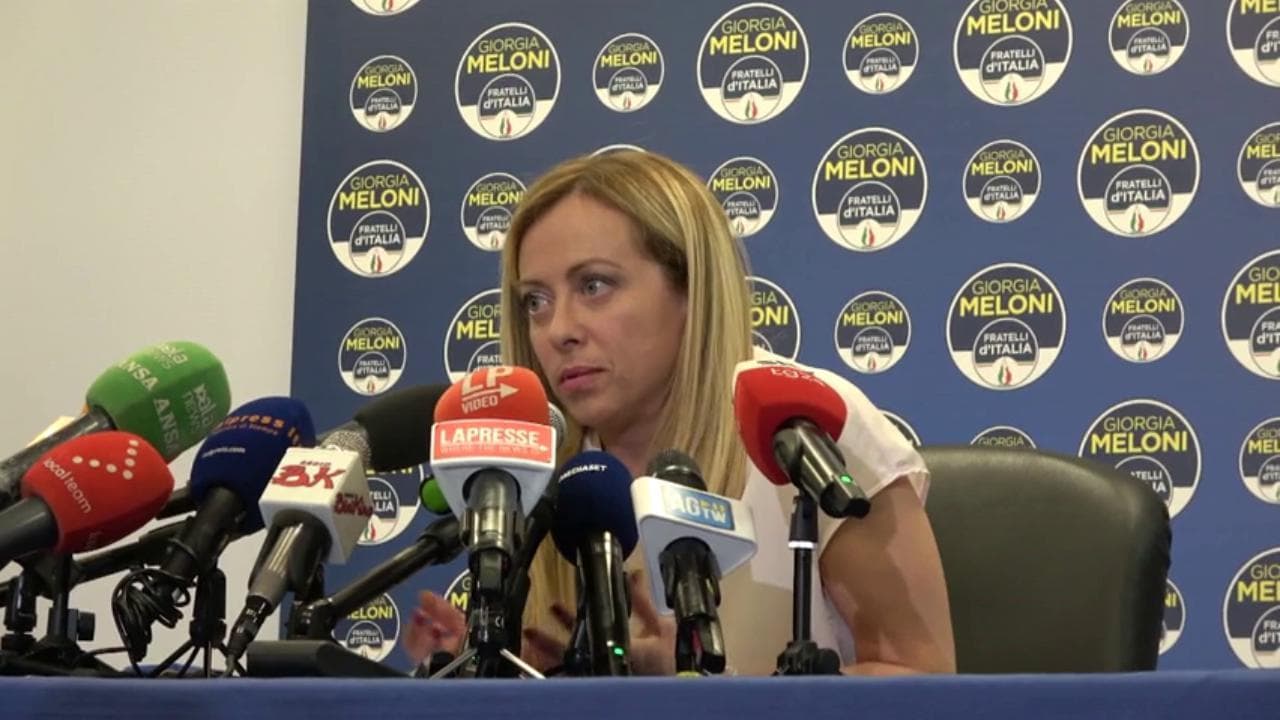 Governo, Meloni: "Salvini e Berlusconi devono lasciare Draghi? Io lo farei"