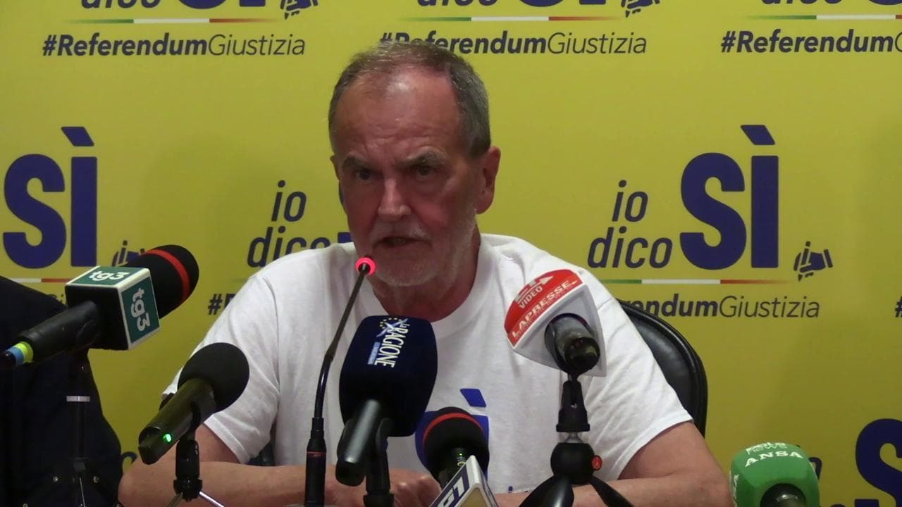 Calderoli: "La Lega ha messo la faccia sui referendum", ma Salvini è assente nella sede del carroccio