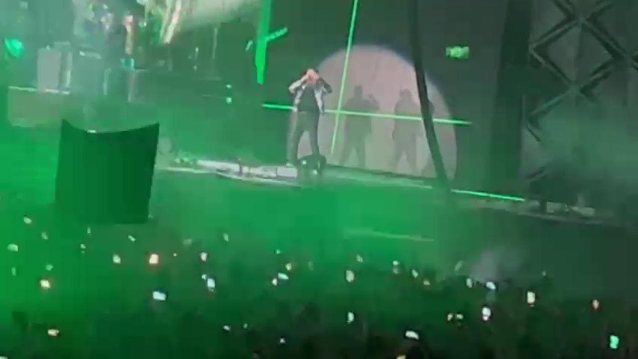 Vasco Rossi, al Circo Massimo l'invettiva di tre minuti contro la guerra: "Fuck the war!"
