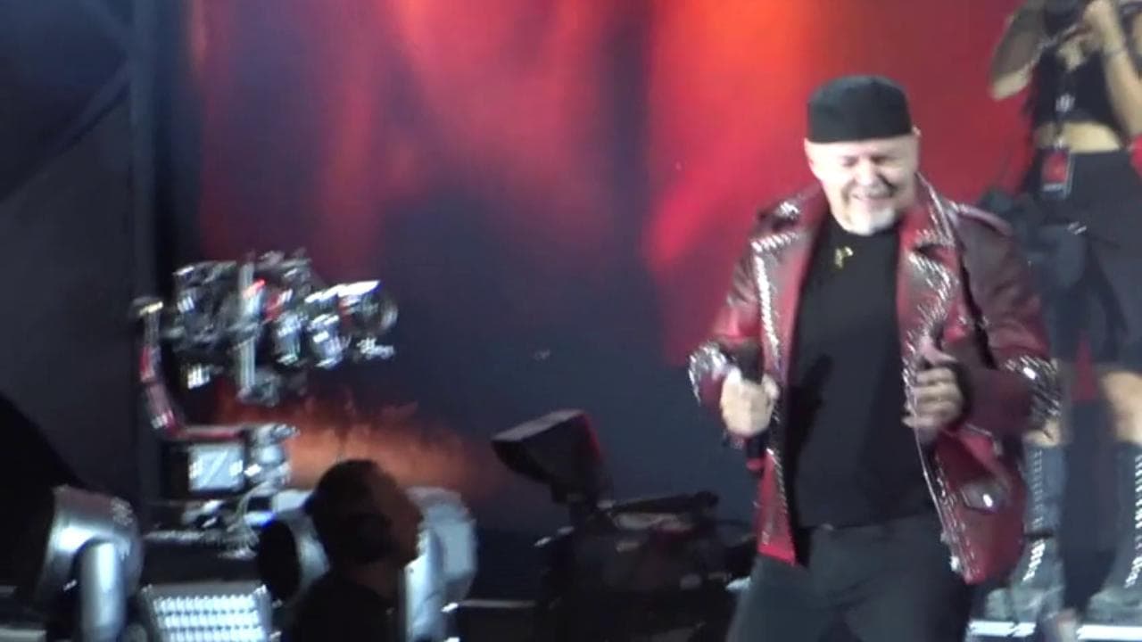 Vasco Rossi al Circo Massimo, due ore e mezza di rock per 70mila fan