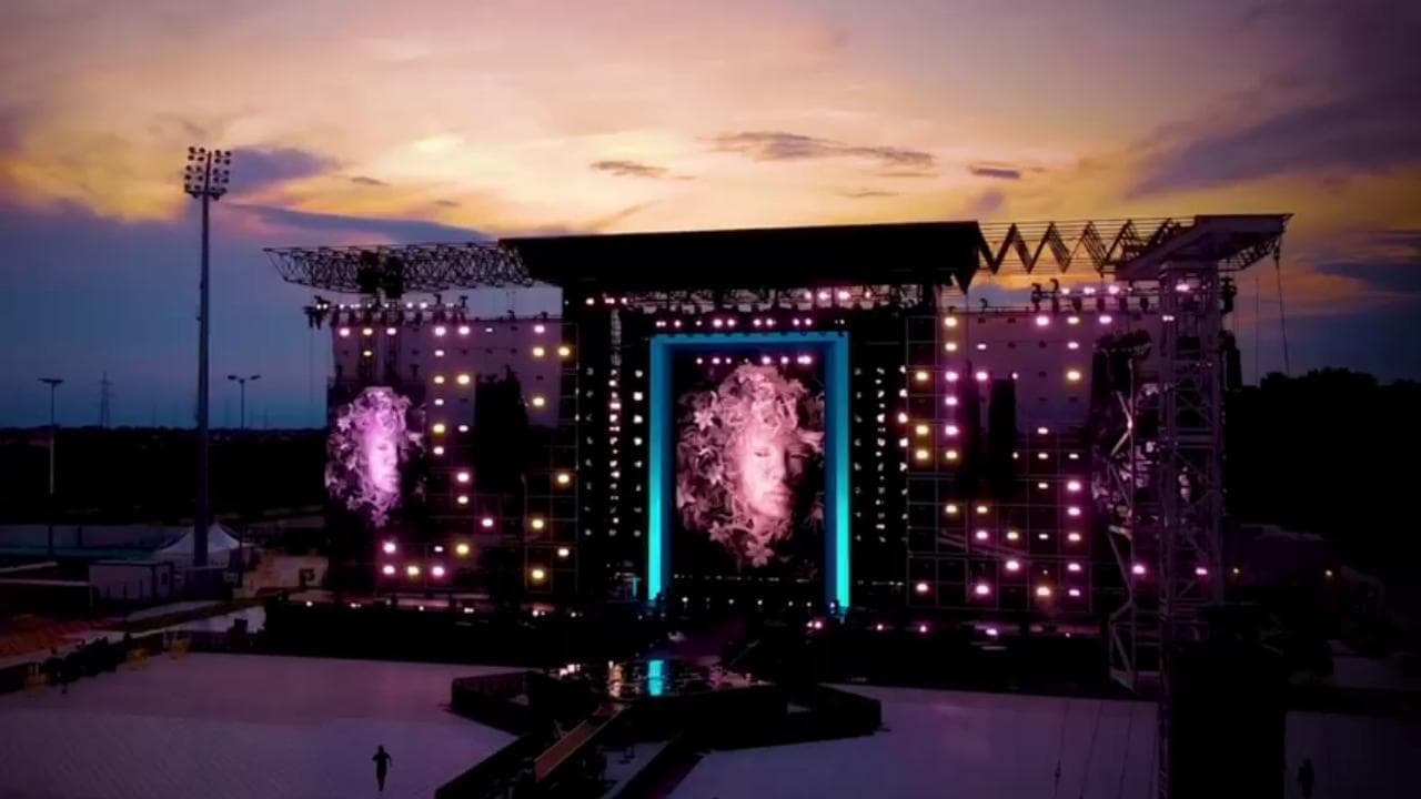 Cesare Cremonini, al via il tour negli stadi: in volo con il drone sul palco di Lignano Sabbiadoro