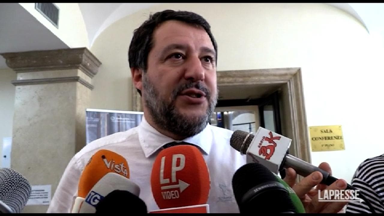 Le lezioni di pacifismo di Salvini a Letta e Di Maio: "Si costruisce col dialogo, non con bandiere e John Lennon"