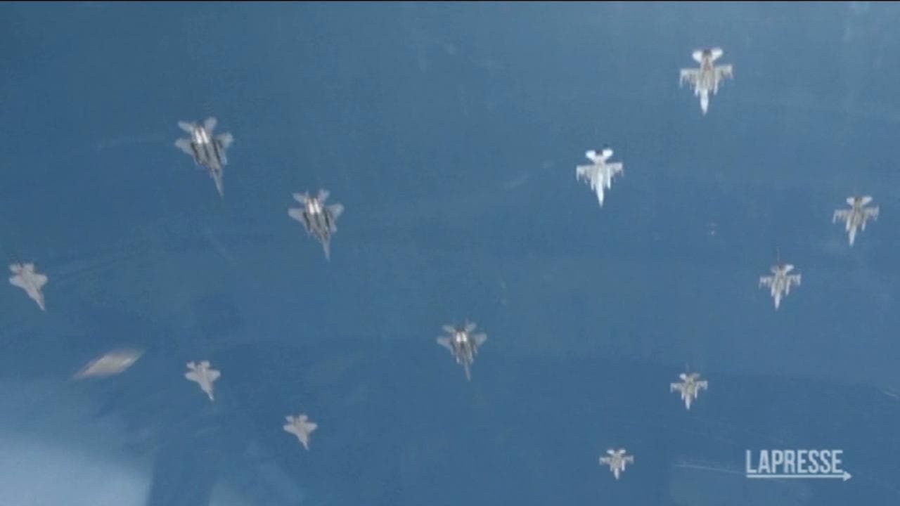 Le esercitazioni aeree congiunte di Usa e Corea del Sud nei cieli di Seul