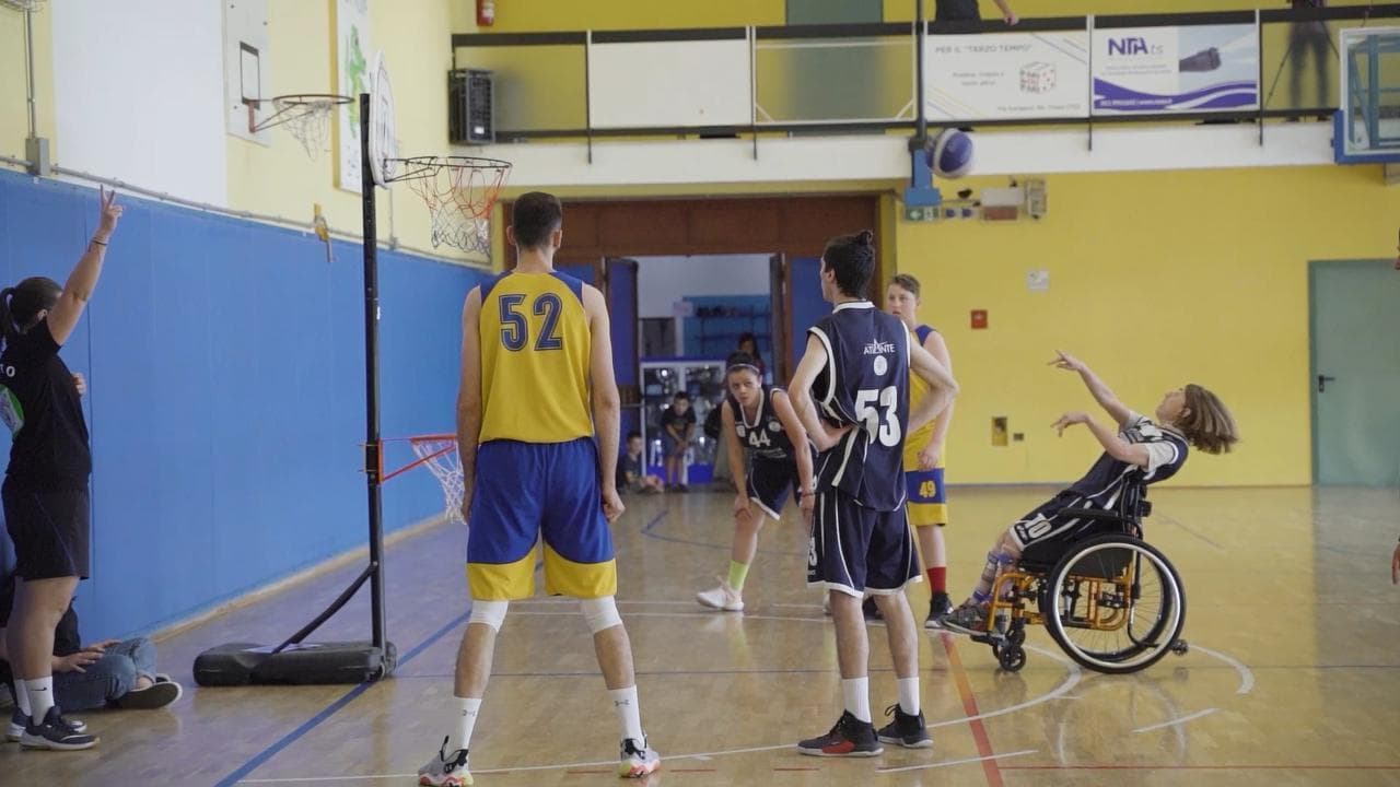 Normodotati e disabili nella stessa squadra: con il Baskin l'inclusione va a canestro