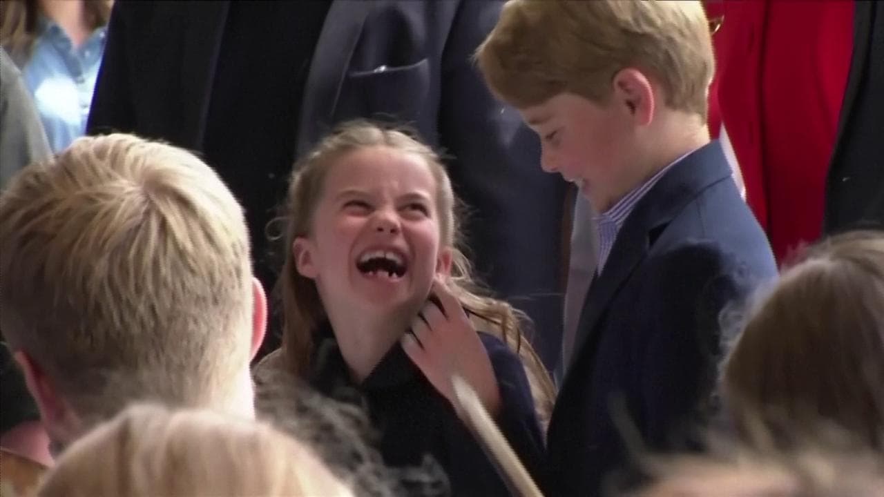 Concerto del Giubileo, il divertimento della principessa Charlotte mentre prova a dirigere l'orchestra