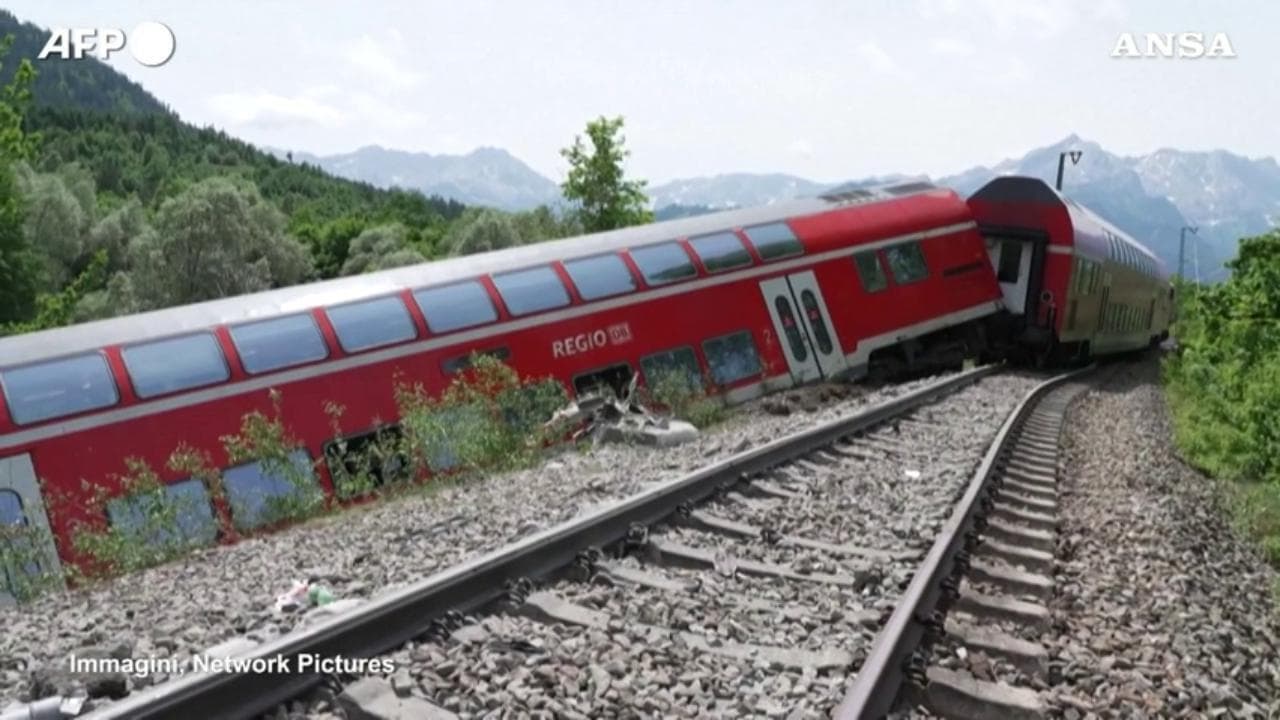 Germania, deraglia un treno in Baviera: almeno tre morti e sessanta feriti