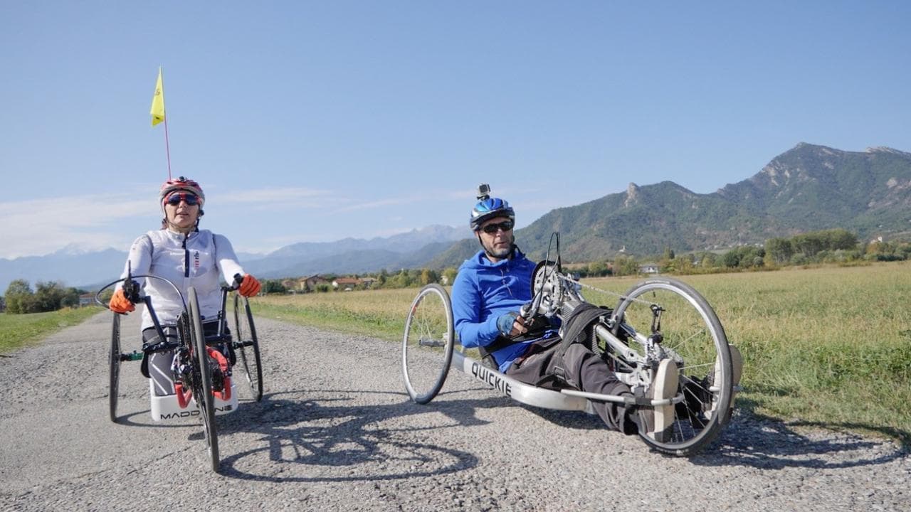 Dall'handbike al ruotino elettronico: così, a Pinerolo, le ciclabili diventano per tutti