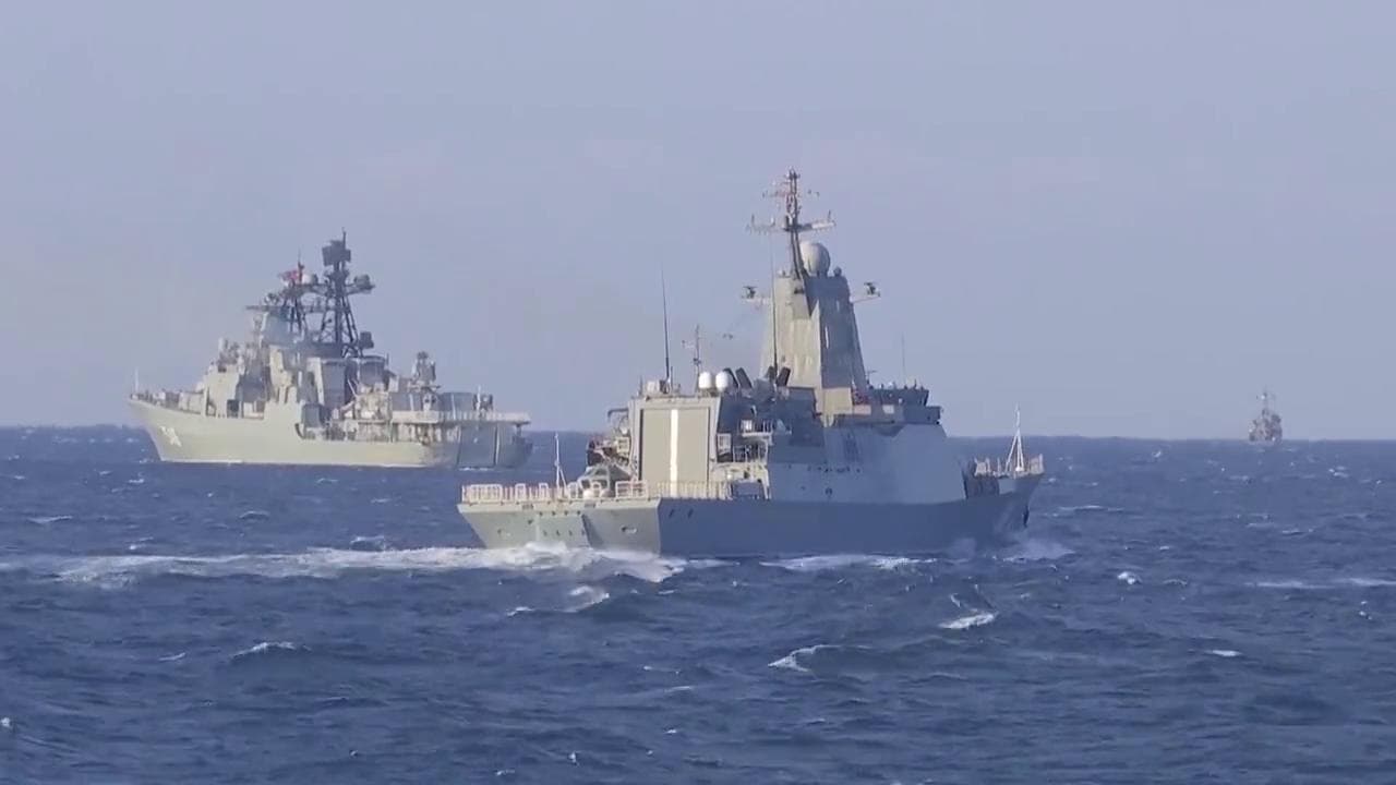 L'esercitazione russa nel Pacifico con 40 navi da guerra
