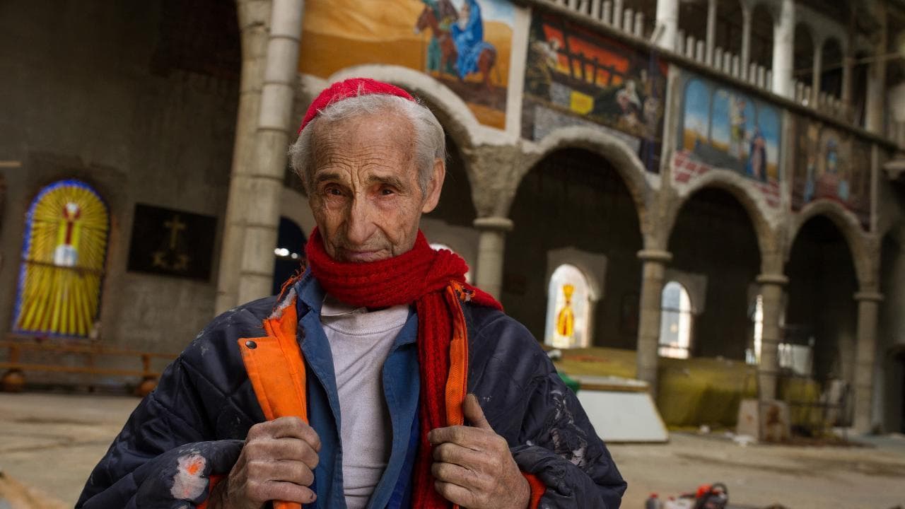 La leggenda del santo muratore: un docufilm sull'ex monaco che ha costruito una cattedrale da solo
