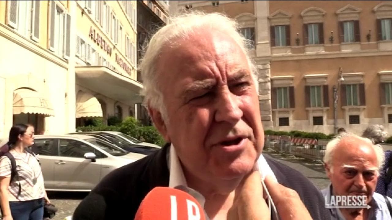 Santoro commenta il viaggio di Salvini a Mosca: "Linciato da tutti, mi viene di essere solidale"