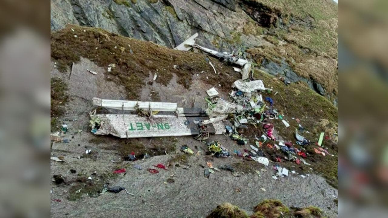 Nepal, individuati i resti dell'aereo caduto tra le montagne dell'Himalaya, si cercano superstiti