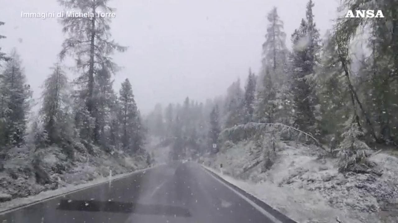 Colpo di coda del freddo: abbondante nevicata fuori stagione sulle Dolomiti bellunesi