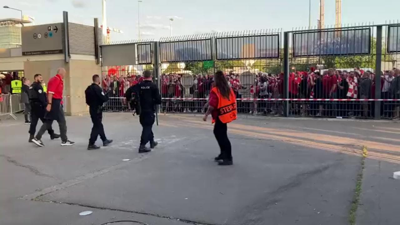 Finale Champions League, tifosi del Liverpool provano a sfondare cancelli dello stadio