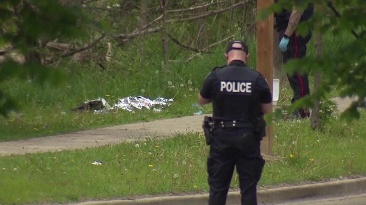 Paura a Toronto: uomo armato vicino a una scuola ucciso dalla polizia