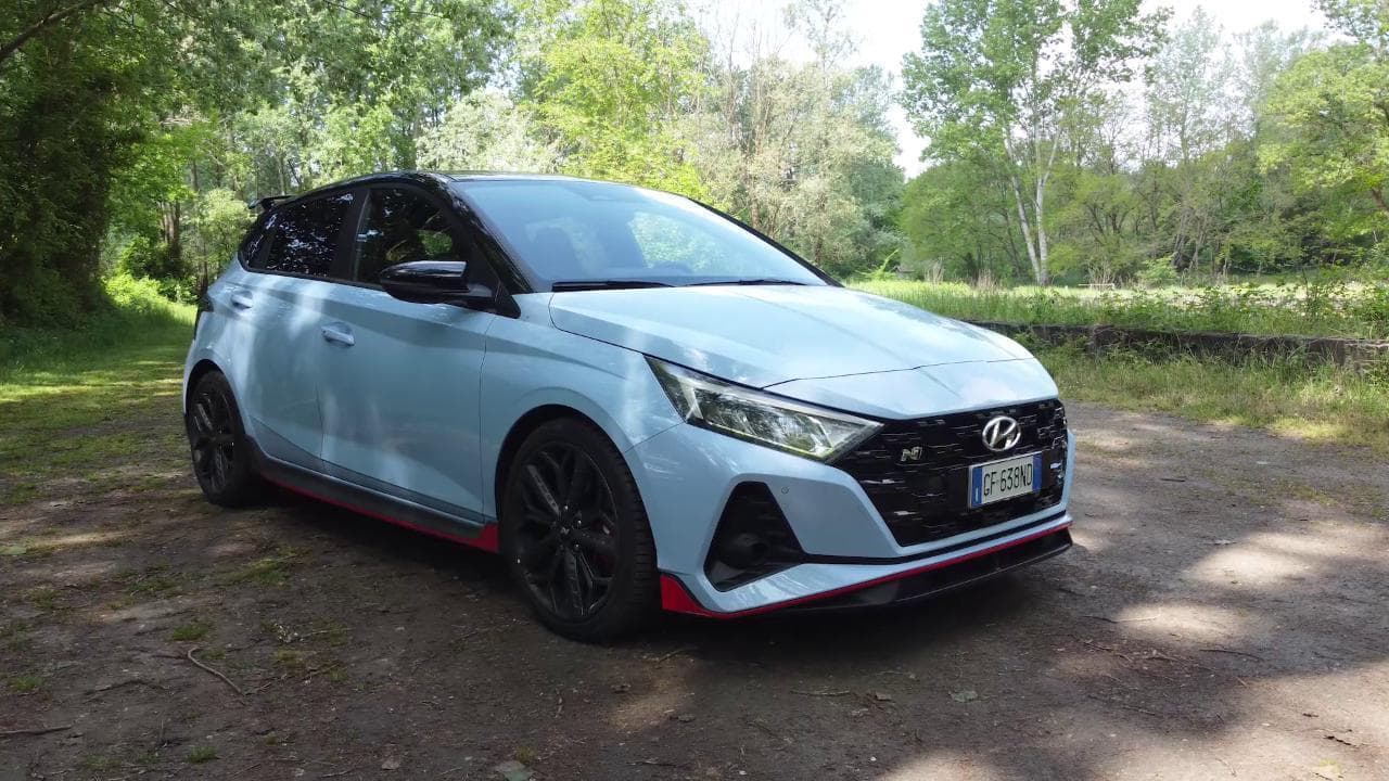 Hyundai i20N, piccola e sportiva. Come Nicola Bartolini, Campione del mondo al Corpo Libero
