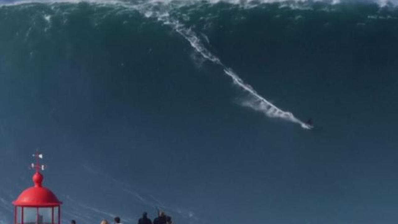 Portogallo, cavalca un'onda di 26 metri: nuovo record mondiale per il surfista tedesco Steudtner