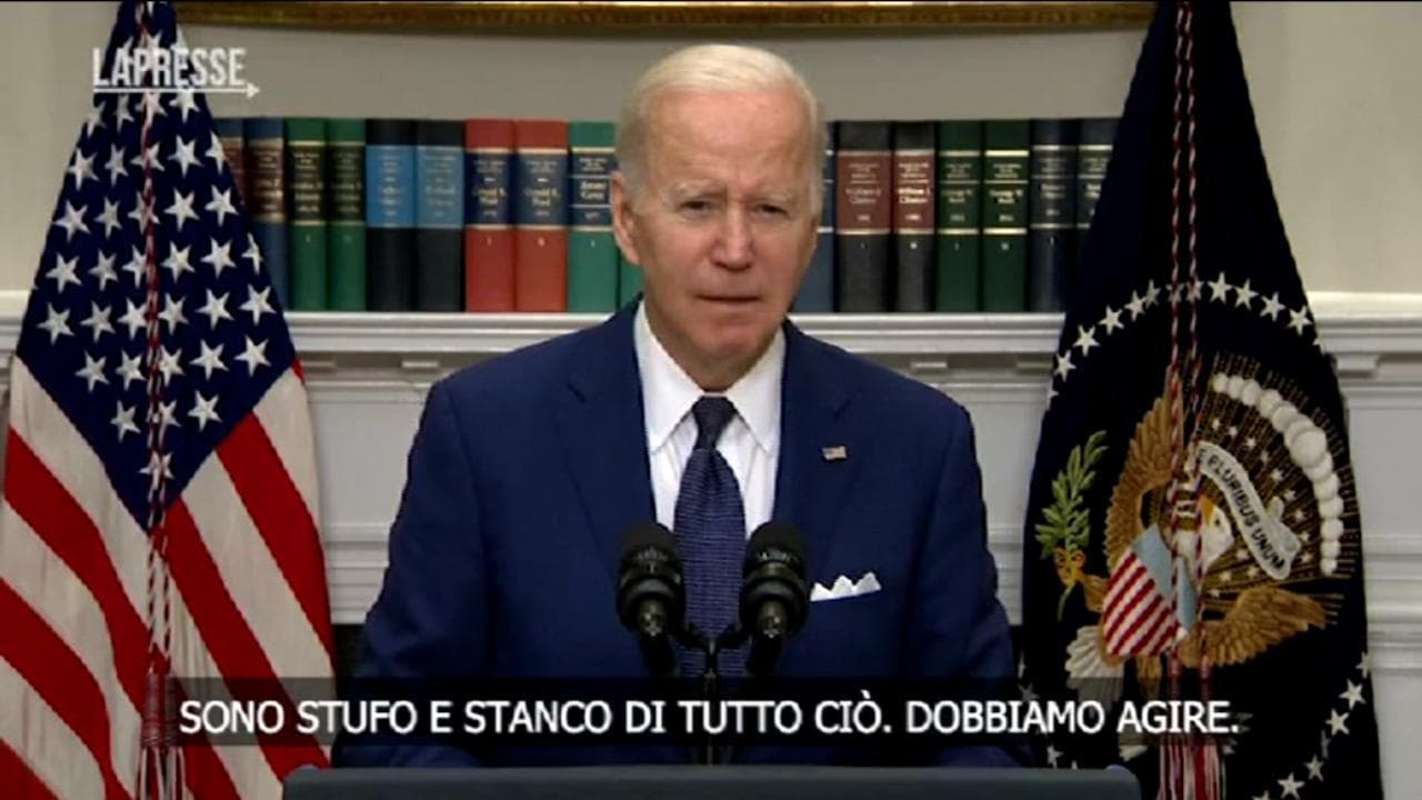 Strage in Texas, Biden: "Sono stanco, dobbiamo agire e affrontare la lobby delle armi"