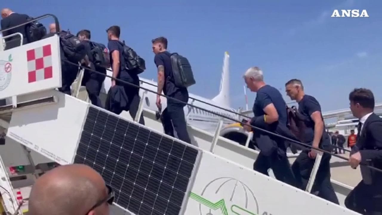 Conference League, la Roma sale sull'aereo per Tirana