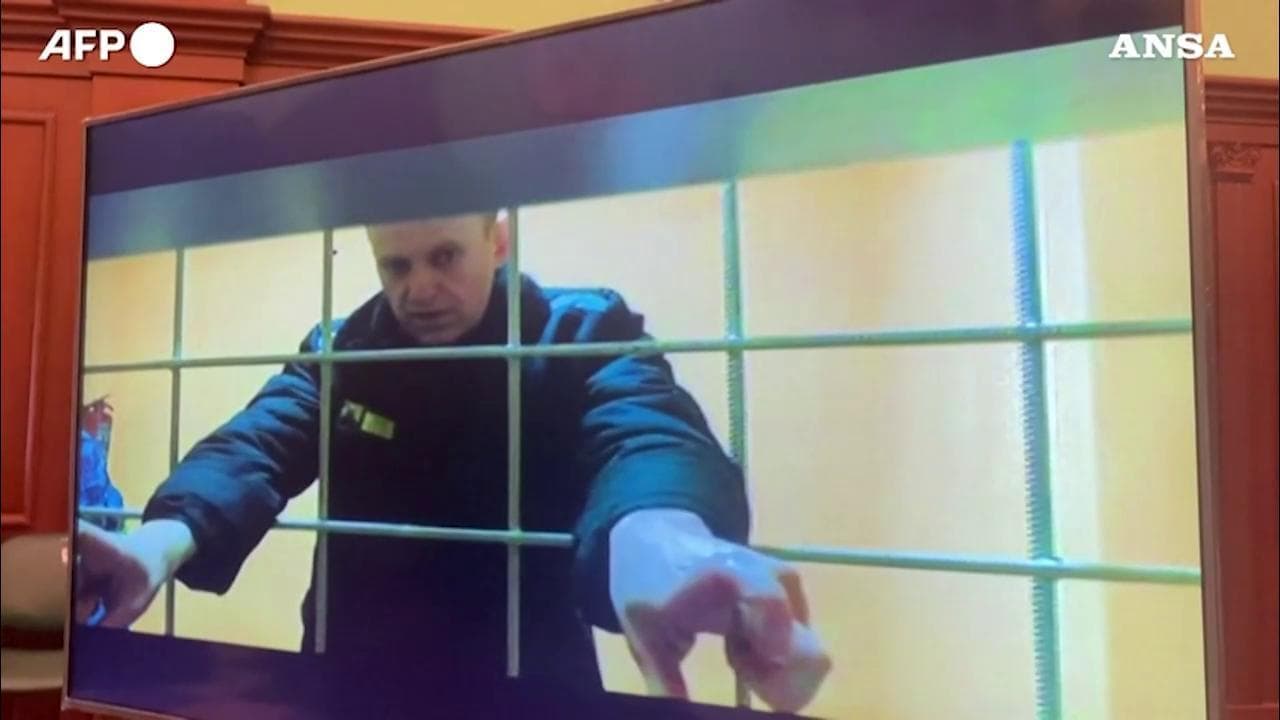 Navalny perde il ricorso, confermata la condanna a 9 anni. Lo sconcerto dell'oppositore di Putin