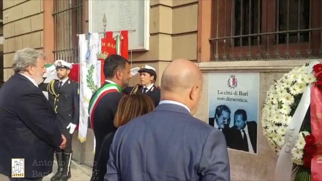 Mafia. Anci, il minuto di silenzio dei sindaci per la strage Capaci