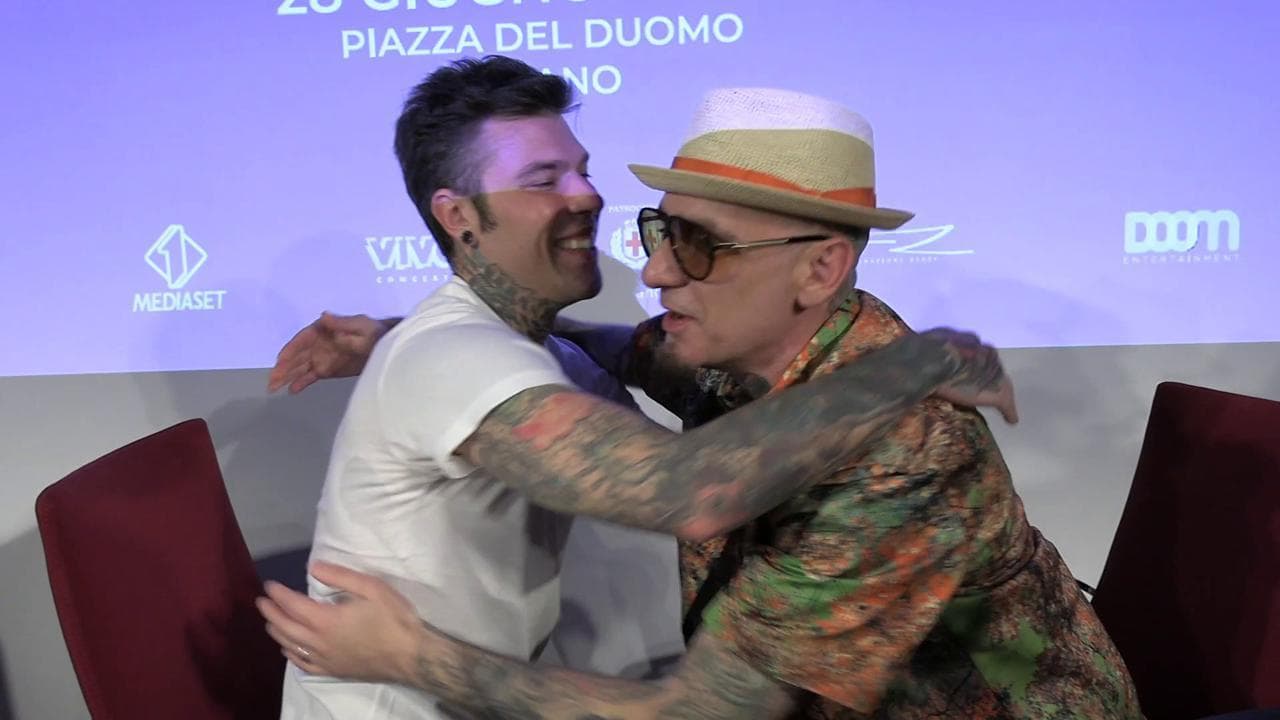 Pace fatta tra Fedez e J-Ax, l'abbraccio in diretta: "Ecco come ci siamo riavvicinati"