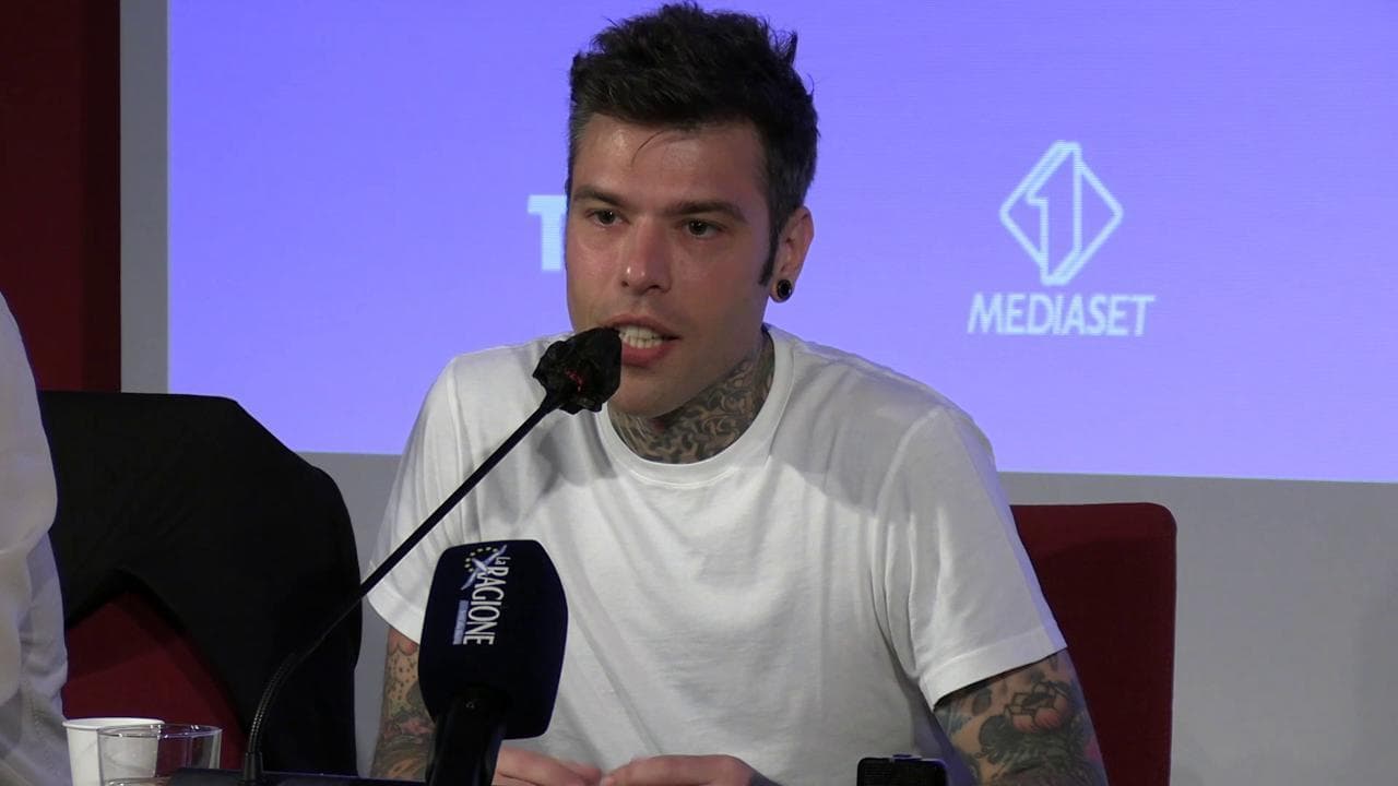 Fedez: "Ho lo stesso tumore di Steve Jobs, ma non devo fare la chemioterapia, ho avuto fortuna"