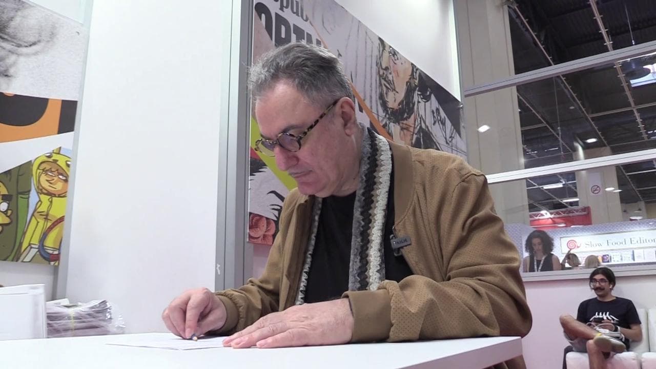 Salone del Libro di Torino 2022, la matita di Igort tratteggia all'Arena Robinson una donna di Bucha: "Un omaggio alle donne dei villaggi occupati"